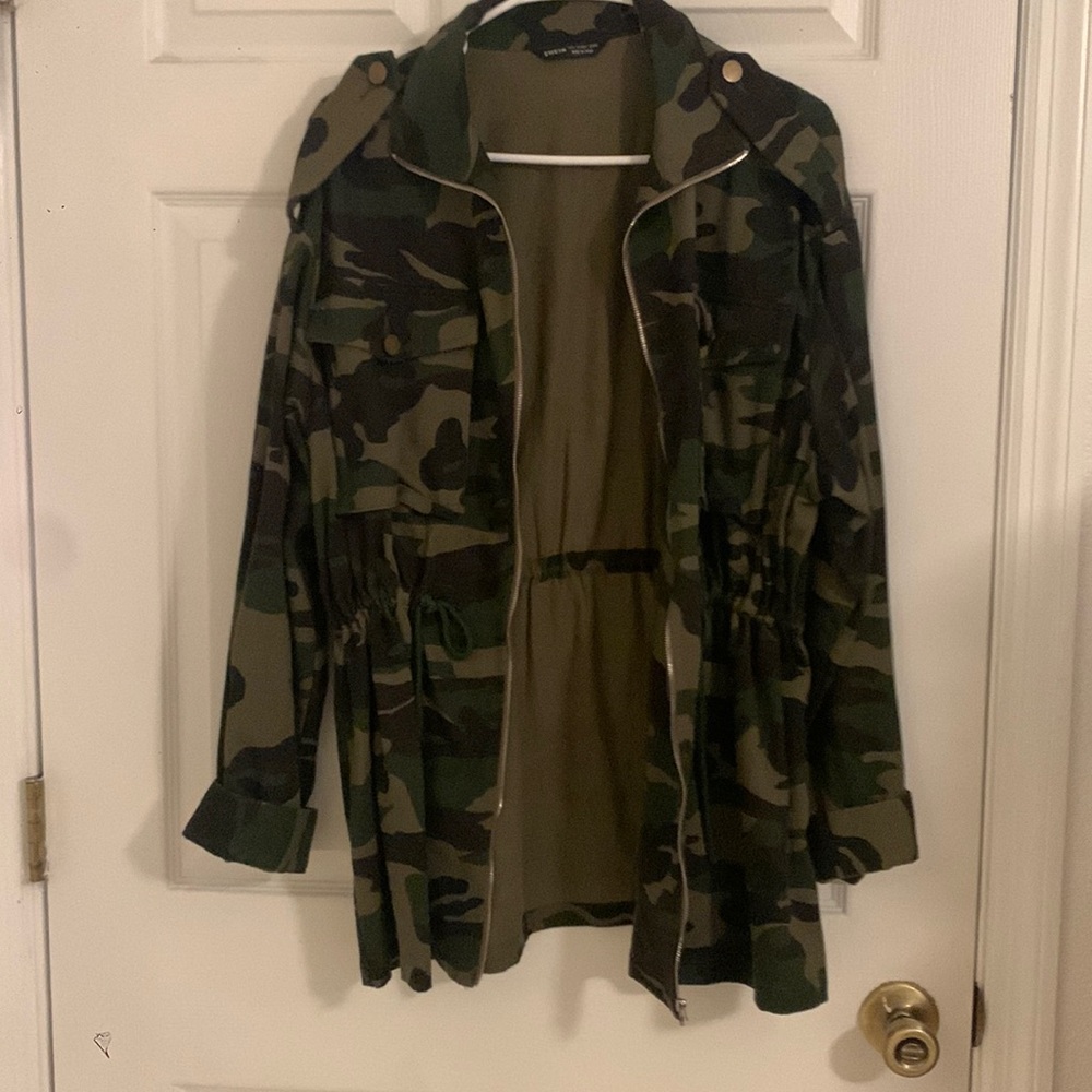 SHEIN sz Lg drawstring waist camo jacket! Perfect condition!